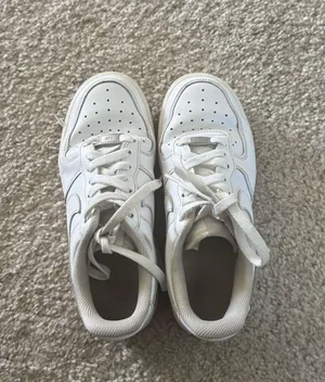 White Nike Air Force thumbnail 1