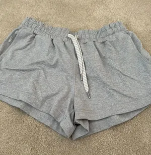 vuori super soft shorts xs thumbnail 2