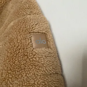 Alo Yoga Sherpa Stage Puffer Camel M thumbnail 4