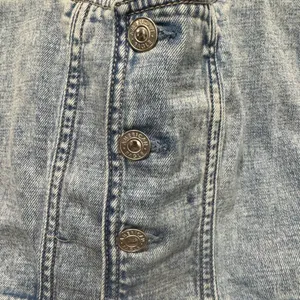 American Eagle Light Wash Denim Button-Front Halter Top medium thumbnail 2