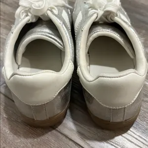 Universal Threads silver sneakers 7.5 thumbnail 5