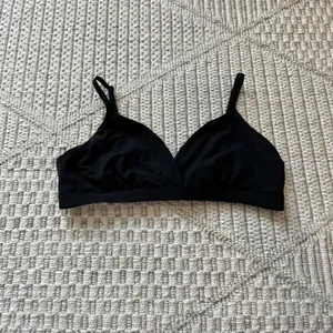 Skims Fits Everybody Triangle Crossover Bralette thumbnail 2