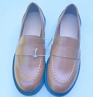 Old Navy Women's Low Heel Preppy Style Classic Cognac Modern Penny Loafer Sz 7 thumbnail 2