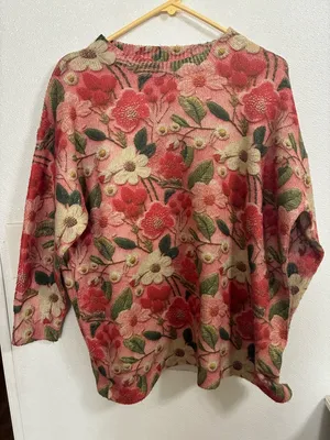 striking Floral Crewneck Sweater in Pink and Red Light Weight ( measurements) M thumbnail 1