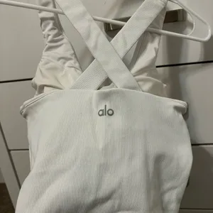 Alo Yoga Elevate Tank Top **FLAWED** thumbnail 3
