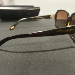 Ralph Lauren Brown Tortoiseshell Sunglasses Oversized Frame thumbnail 5
