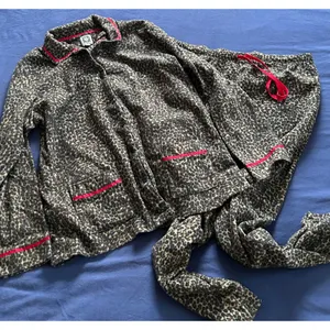 Anne Klein Womens Leopard Print Fleece Pajama Set Large Brown Red Trim L 14-16 thumbnail 5