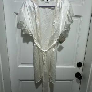 Vintage Ivory Satin Lace Trim Robe with Flutter Sleeves Romantic Bridal NWT S thumbnail 2