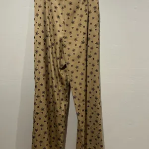 Le lis Floral Print Tan Pants thumbnail 8