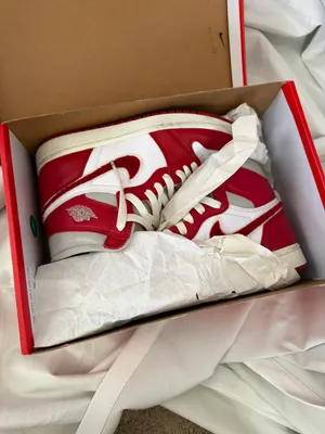 Air Jordan 1’s Retros Red Size 6 thumbnail 9