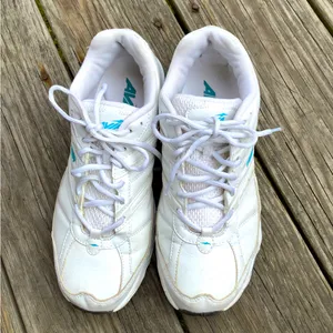 Women’s sneakers in wide width 👟👟 thumbnail 1