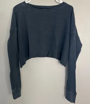 Forever 21 women’s dark gray waffle knit cropped long sleeve round neck top M thumbnail 1