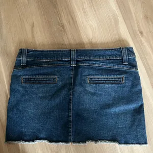 American Eagle denim frayed raw hem mini skirt size 12 thumbnail 7