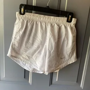 Women’s nike shorts thumbnail 1
