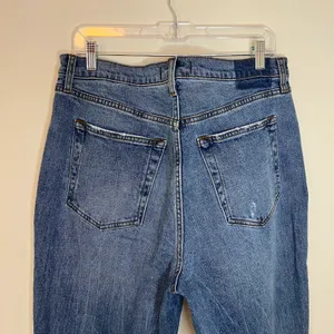 Ultra High Rise 90s Slim Straight Distressed Jeans thumbnail 7
