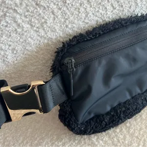 Lululemon Everywhere Fleece Black Belt Bag Gold Hardware Purse‎ thumbnail 10