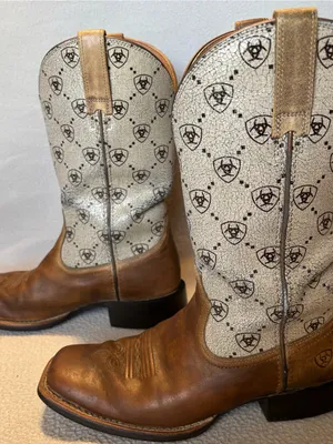 Ariat Women’s 7.5C Two-Tone Western Cowboy Boots with Ariat Logo, Square Toe thumbnail 4