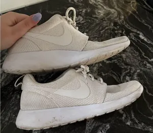 Nike Women's White Sneakers thumbnail 1