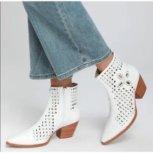 Matisse Bello‎ White Lattice Leather Lasercut Boots Size 8.5 Zip Ankle Booties thumbnail 1