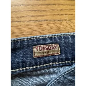 Silver Jeans Tuesday Low Rise Capri Size W29 Summer‎ Travel Vacation Denim City thumbnail 4