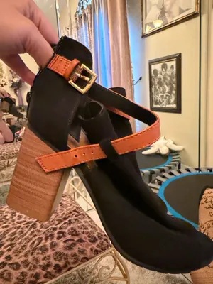 Kenneth Cole Super stylish heels size 7 🩷 thumbnail 2