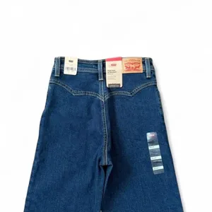 Levi’s women’s blue Riveted Ribcage Straight Ankle Jeans thumbnail 3