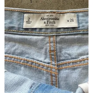 Abercrombie&Fitch ShortsSize 2 W 26 Blue Denim Distressed Frayed Hem Light Wash thumbnail 15