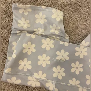 Levi’s flower biker shorts thumbnail 6