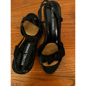 Michael Shannon black sling back heels with bow accent Size 8 thumbnail 3