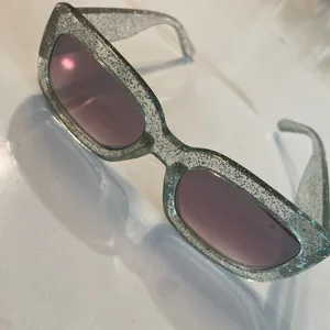 American Eagle AE Aerie Getaway Clear Glitter Frame Sunglasses thumbnail 11