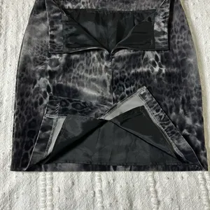 Karen Kane Crushed‎ Velvet Animal Print Fitted Skirt Size 6 Black Cheetah thumbnail 7