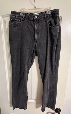 Abercrombie The Mom High-Rise Curve Love thumbnail 1