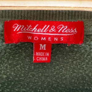 2079 | Mitchell & Ness Green Bay Packers Women M Throwback Colorblock Sweatshirt thumbnail 6
