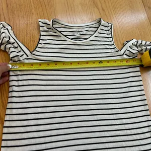 American Eagle Top Shirt‎ Cold Shoulder Size Large Ribbed Stripes Black White thumbnail 5