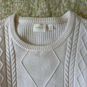 Cyrus Cream Cable Knit Sweater Ivory Size M Academy Preppy thumbnail 13