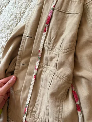 Beige Button thumbnail 4