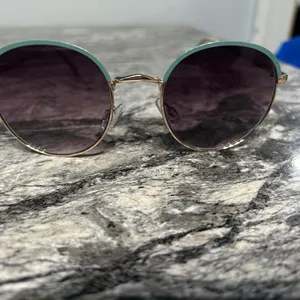 Chic Green and Gold Sunglasses thumbnail 2