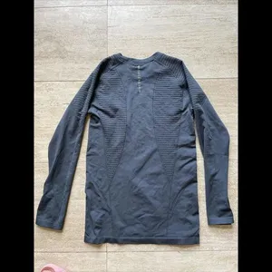 Second Skin Gray‎ Long Sleeve Athletic Top Women’s Size Large thumbnail 5