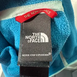 The North Face 1/4 Zip Daria Athletic Pullover See Measurements EUC thumbnail 9