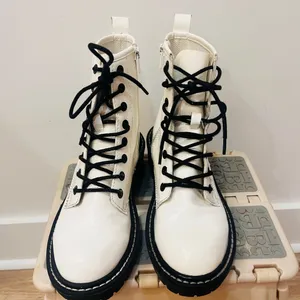 Forever 21 white combat boots Martan style size 6 thumbnail 6