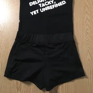 B27 #3 Hooters Girl Worn Uniform Tank/Shorts from Macon Georgia Size Xs/Xxs thumbnail 6
