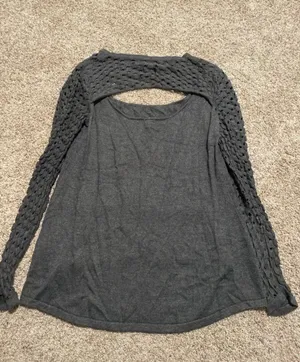 Allison Joy size medium grey long sleeve top with cut out back and crochet sleeves #crochet thumbnail 4
