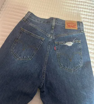 Levi’s High-Waisted Mom Jeans thumbnail 2