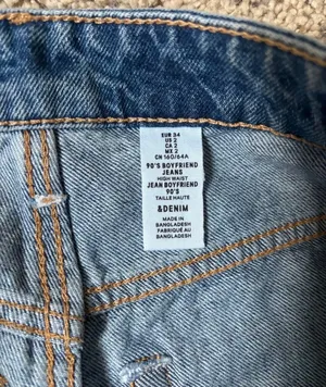 H&M Boyfriend Jeans thumbnail 2