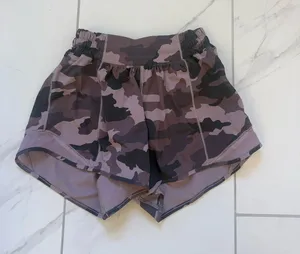 Pink camo Size 2 4inch Lululemon hotty hots thumbnail 1