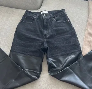 Abercrombie High-Rise Jeans thumbnail 1