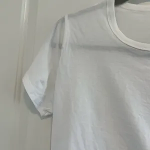 Abercrombie & Fitch A&F Essentials Slimming Tee Cropped thumbnail 3