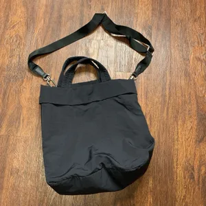 Lululemon On My Level Bag 2.0 19L Black Tote Crossbody Gym Travel Athleisure thumbnail 4