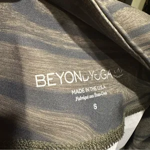 Beyond Yoga Printed Midi Leggings – Size M – Deep Olive Swirl thumbnail 10