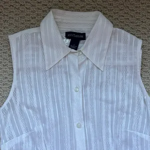Ann Taylor White Sleeveless Button-Down Shirt BNWT (Not Loft their cheaper line) thumbnail 2
